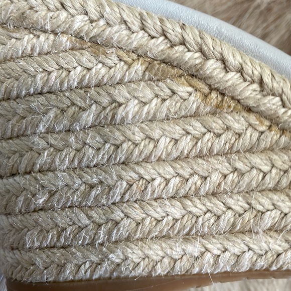 Calvin Klien dandles. - Picture 9 of 9